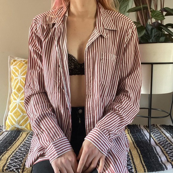 Cozy Levi’s Button Down - Picture 3 of 3